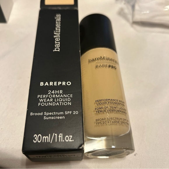 Bareminerals barepro performance wear liquid foundation WARM LIGHT 07 BRAND NEW - Picture 1 of 7